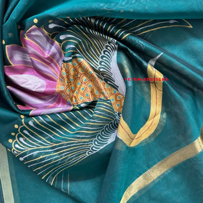 Elegant Dupatta with Lotus and Bird Motif Elegant dupatta featuring bold bird and lotus floral design