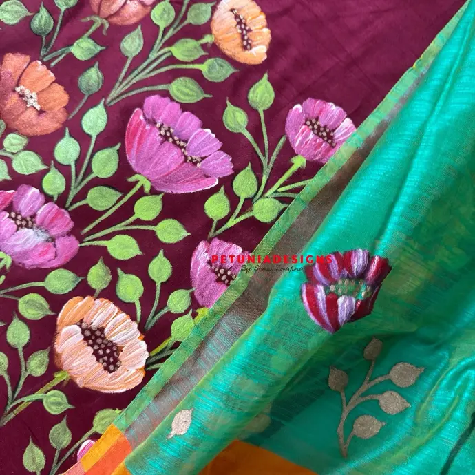 Elegant hand-painted floral 2-piece set Elegant 2-piece kurta set with detailed flower and leaf patterns painted by hand in balanced colour palette